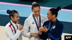 (LtoR) China's Qiu Qiyuan (silver), Algeria's Kaylia Nemour (gold), US' Sunisa Lee (bronze) pose during the podium ceremony for the artistic gymnastics women's uneven bars event of the Paris 2024 Olympic Games, Aug. 4, 2024. 