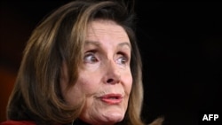 FILE - Ketua DPR AS, Nancy Pelosi, dalam konferensi pers mingguan terakhirnya di Gedung Capitol AS,Washington, DC, 22 Desember 2022. (Mandel NGAN / AFP)