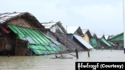 ရခိုင်မှာ မိုးကြီးလို့ ကျောက်‌တော်မြို့နယ် ညောင်ချာင်း စစ်ဘေးဒုက္ခသည်စခန်း ရေဝင်နေစဉ် (သြဂုတ် ၇၊ ၂၀၂၃)