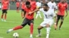 Le joueur du Mozambique Mexer face au Ghanéen Jordan Ayew lors du match entre le Mozambique et le Ghana à Ebimpe, Abidjan, le 22 janvier 2024. 