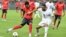 Le joueur du Mozambique Mexer face au Ghanéen Jordan Ayew lors du match entre le Mozambique et le Ghana à Ebimpe, Abidjan, le 22 janvier 2024. 