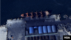 송림항을 촬영한 2월 29일 자 위성사진에서 174m 길이의 선박이 석탄을 적재 중인 장면을 볼 수 있다. 사진=Airbus (via Google Earth)