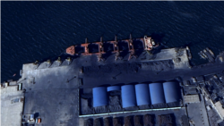 북한 석탄 항구서 대형 선박 10여 척 포착…적재함마다 ‘검은색 물체’ 가득