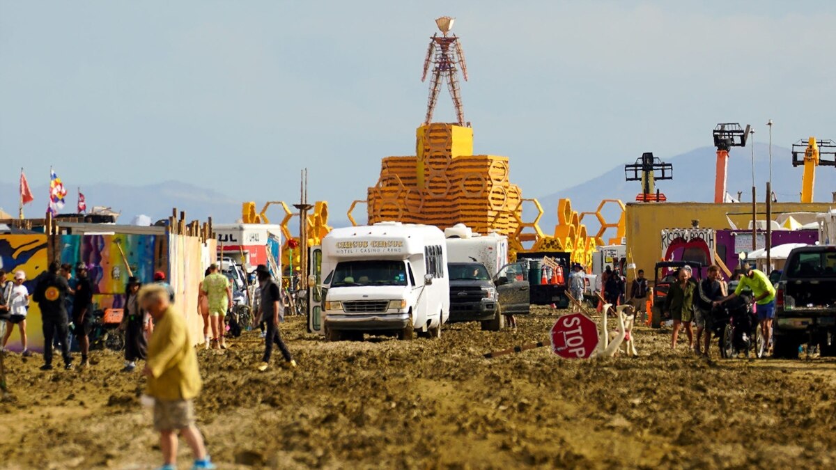 Nevada Burning Man Festival Exodus Begins Through Drying Mud