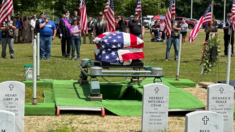 A US veteran died alone; hundreds of strangers came to say goodbye 