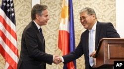 U.S. Secretary of State Antony Blinken, left, shakes hands with Philippine Foreign Minister Enrique Manalo during a joint news conference in Manila, Philippines, March 19, 2024.