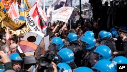 Protestuesit në Venecia përballen me policinë (25 prill 2024)