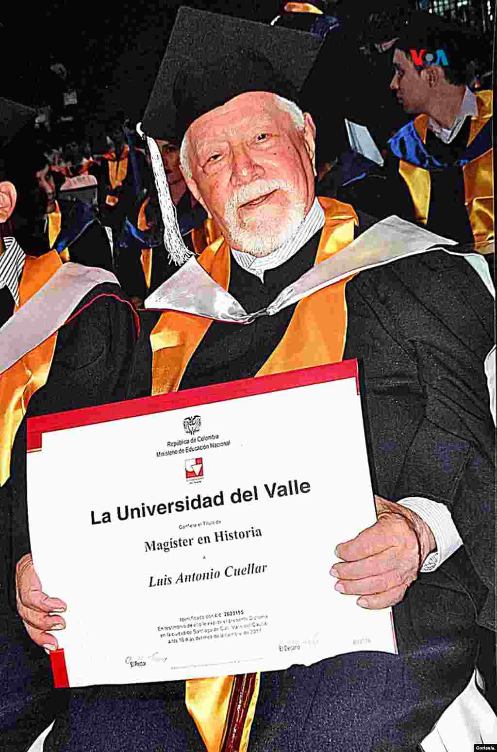 Luis Antonio Cuéllar cuando recibió el grado de Doctor en Humanidades, el 15 de julio de 2023 de la Universidad del Valle.