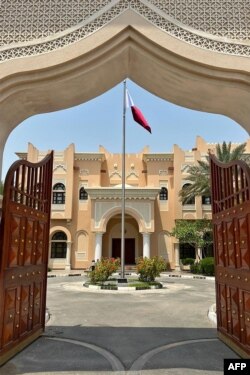 Kedutaan Qatar yang baru dibuka kembali di Abu Dhabi setelah enam tahun absen, 19 JUni 2023.(Kantor Berita Qatar / AFP).