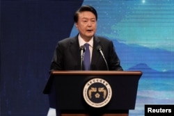 25일 윤석열 한국 대통령이 대구에서 열린 한국전쟁 74주년 행사에 참석 기념사를 하고 있다.