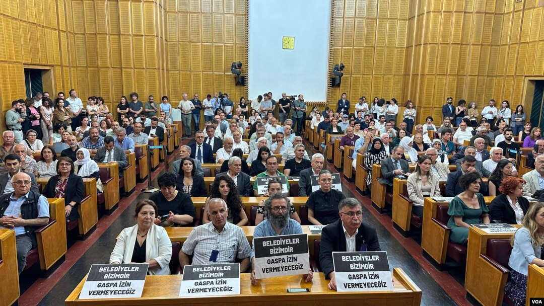 Civîna Grûba DEM Partî li parlementoya Tirkîyê.