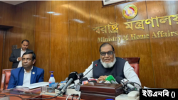 স্বরাষ্ট্রমন্ত্রালয়ে আইনশৃঙ্খলা সংক্রান্ত মন্ত্রিপরিষদ কমিটির সভায় মুক্তিযুদ্ধ বিষয়ক মন্ত্রী আ ক ম মোজাম্মেল হক। রবিবার, ১৯ ফেব্রয়ারি, ২০২৩। 