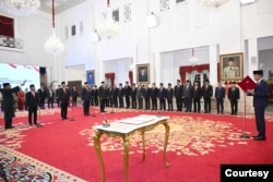 Presiden Jokowi kembali merombak Kabinet Indonesia Maju dan Melantik beberapa Menteri, wakil menteri dan Kepala Lembaga di Istana Negara, Senin (19/8) (biro Setpres)