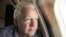 Pendiri WikiLeaks Julian Assange melihat ke luar jendela pesawat saat ia mendekati bandara Bangkok untuk singgah, menurut postingan Wikileaks di X, dalam gambar yang dirilis ke media sosial, 25 Juni 2024. (Wikileaks via X/via REUTERS)