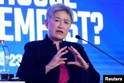 Menteri Luar Negeri Australia Penny Wong berbicara dalam panel Quad Ministers di Taj Palace Hotel di New Delhi, India pada 3 Maret 2023. (Foto: via Reuters)