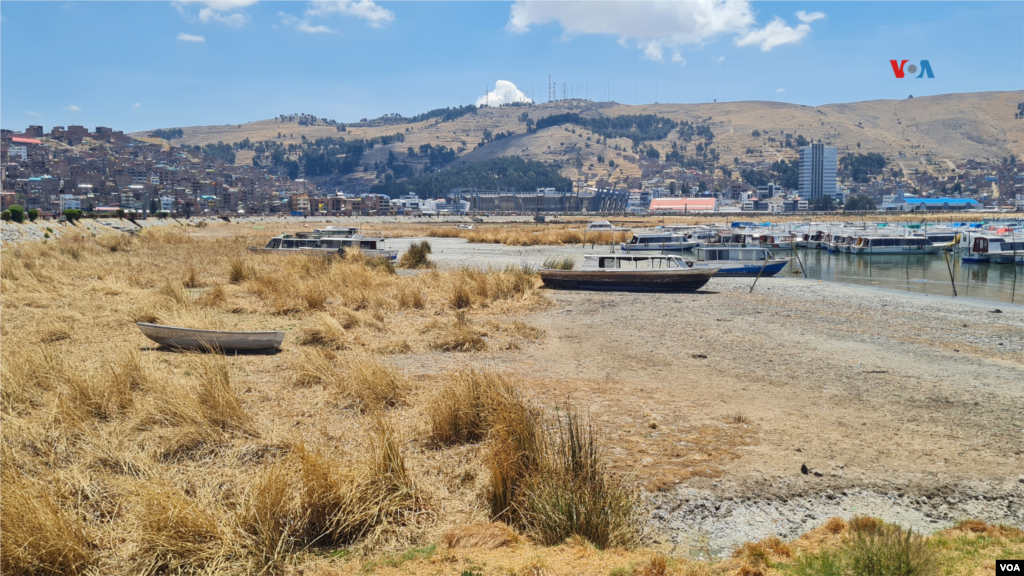 El nivel del lago Titicaca ha marcado un mínimo desde 1996 y las autoridades peruanas han advertido que esta situación podría empeorar con el fenómeno El Niño.