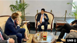 বাংলাদেশের পররাষ্ট্রমন্ত্রী ড. এ কে আব্দুল মোমেন-এর সাথে সাক্ষাত করেন ঢাকা সফররত যুক্তরাষ্ট্রের কংগ্রেসম্যান এড কেস ও রিচার্ড ম্যাককরমিক। ১৩ আগস্ট, ২০২৩। 