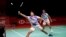 Atlet bulutangkis Yeremia Rambitan (depan) dan Pramudya Kusumawardana pada pertandingan penyisihan grup bulutangkis ganda putra di BWF World Tour Finals di Nusa Dua, Bali, Jumat, 3 Desember 2021. (AP/Dita Alangkara)