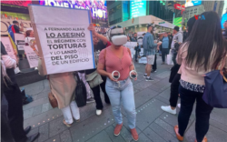 En denuncia se tornó la exhibión del proyecto de realidad vitual en Time Square, Nueva York, a donde concurrieron venezolanos que buscan visibilizar la realidad detrás de la cárcel El Helicoide.