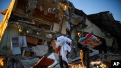 ARCHIVO - Periodistas internacionales han denunciado y documentado actos de hostigamiento, obstrucción a su trabajo y hasta detenciones mientras cubrían las historias sobre el devastador terremoto con más de 41.000 muertos en Turquía y Siria.