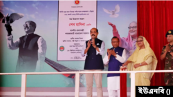 বাংলাদেশের রাজধানী ঢাকার মিরপুর-কালশী ফ্লাইওভার উদ্বোধনকালে প্রধানমন্ত্রী ও ক্ষমতাসীন আওয়ামী লীগের সভানেত্রী শেখ হাসিনা। ১৯ ফেব্রুয়ারী, ২০২৩। 