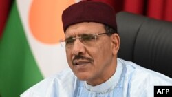 Mohamed Bazoum, élu en 2021, n'a jamais démissionné et revendique toujours d'être le président du Niger. 