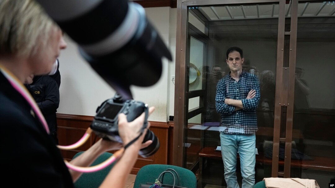 Од апсењето на Гершкович на 29 март, Русија дозволи само една конзуларна посета на официјален претставник на САД, амбасадорката Лин Трејси