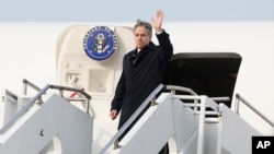FILE - U.S. Secretary of State Antony Blinken disembarks from his plane in Pyeongtaek, South Korea, on March 17, 2024. Blinken is meeting with French officials in Paris on Tuesday before traveling to Brussels.