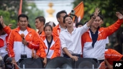 Pita Limjaroenrat, center, leader of Move Forward Party, waves to his supporters, in Bangkok, Monday, May 15, 2023. (AP Photo/Wason Wanichakorn)