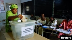 A woman casts her vote during the presidential election at the polling station at Ecole HLM Grand Medine in Dakar, Senegal, March 24, 2024. 