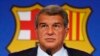 ARCHIVO - El presidente del Barcelona, Joan Laporta, en conferencia de prensa en Barcelona el 6 de agosto del 2021.