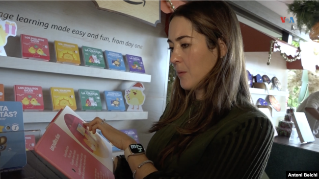 La salvadoreña Ana Sofía Guzmán ha creado Binibi, una compañía que produce libros bilingües para que los niños en América Latina aprendan a leer en inglés y en español.