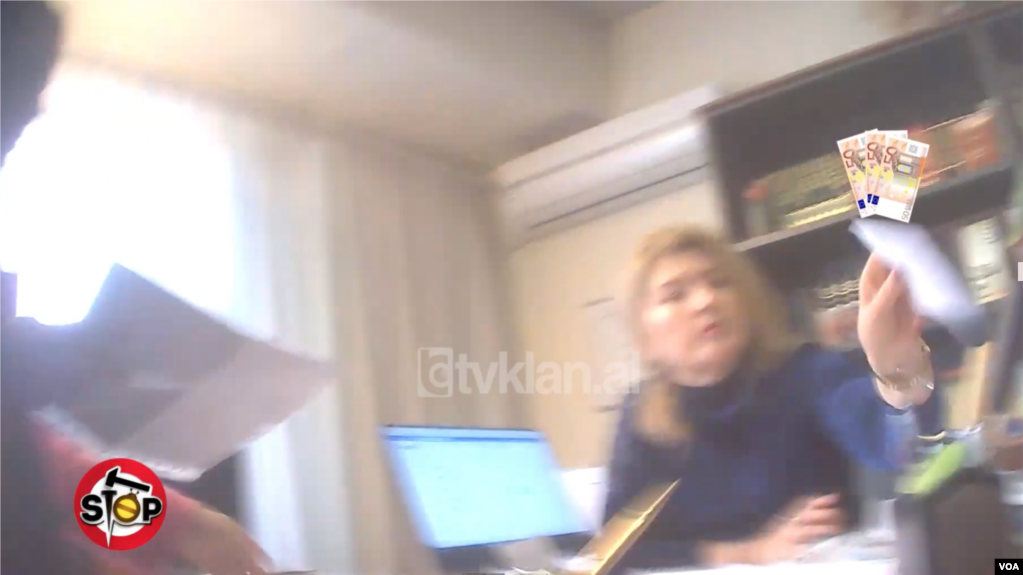 Suzana Golemi, screenshot video (STOP-Tv Klan)