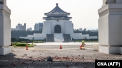 台湾台北自由广场中山纪念堂附近的建筑也受到花莲地震的影响。（2024年4月3日）