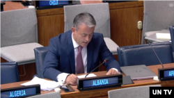 에트릿 베크테시 유엔주재 알바니아 대표부 참사관이 6일 뉴욕 유엔본부에서 열린 유엔총회 제1위원회 본회의 일반토의에서 발언하고 있다.