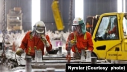 Employees at Nyrstar’s Clarksville, Tennessee, plant examine zinc ingots.