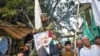 巴勒斯坦难民在贝鲁特举着哈马斯领导人哈亚尼的照片游行。(2024年7月31日)