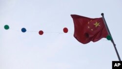 资料照：中国国旗与气球