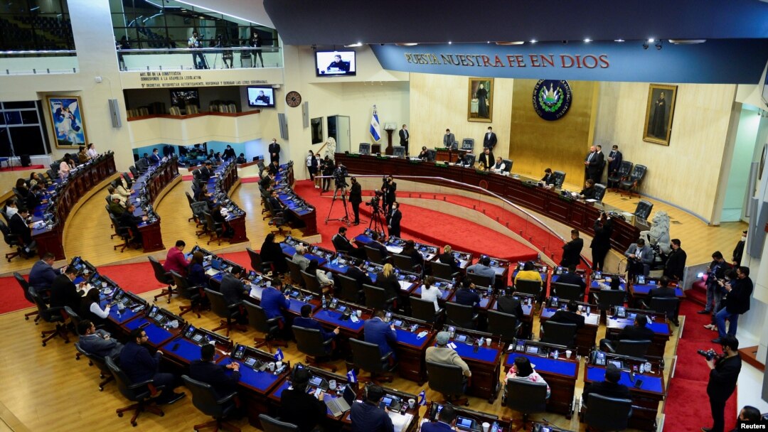 Vista general de una sesión extraordinaria del Congreso de El Salvador, en San Salvador, el 27 de marzo de 2022.