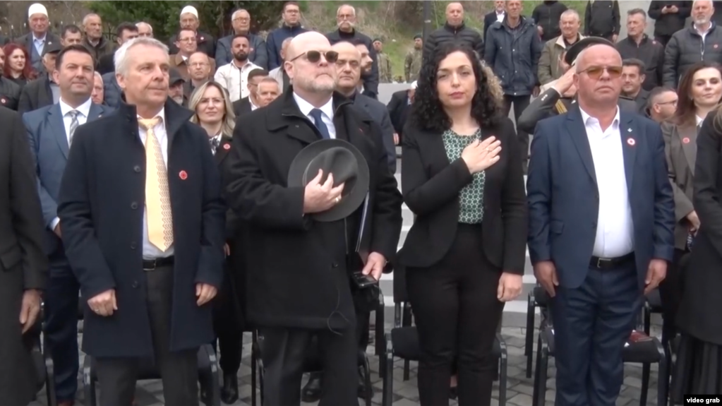 Hovenier: NATO-ja ndërhyri për për t’i dhënë fund spastrimit etnik në Kosovë