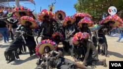 Comparsa del son de negro, un aire musical folclórico, muy conocido durante el Carnaval de Barranquilla, originario de la costa Caribe colombiana. [Foto: Karen Sánchez, VOA]