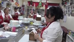  Լոս Անջելեսում ամանորյա զարդարանքով թխվածքներ պատրաստելու գաղտնիքներին են տիրապետում անվանի հայ հրուշակագործ Էլլա Միլիտոնյանի ստուդիայում
