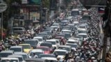 FILE - Kepadatan arus mudik menjelang lebaran di kawasan Bogor, Jawa Barat, 13 April 2024. (ADITYA AJI / AFP)