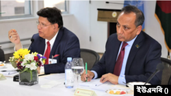 নিউইয়র্ক-এ, জাতিসংঘে বাংলাদেশের স্থায়ী মিশনে এক উচ্চ পর্যায়ের বৈঠকে প্রধান অতিথির বক্তব্যে বাংলাদেশের পররাষ্ট্রমন্ত্রী ড. এ কে আব্দুল মোমেন (বামে) । ২৫ ফেব্রয়ারি, ২০২৩। 