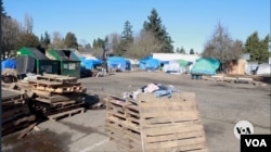 Tenda-tenda pengungsi di Riverton Park United Methodist Church di Tukwila, pinggiran kota Seattle, Washington. (VOA video/Natasha Mozgovaya)