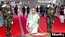 মুজিবনগর দিবসে বঙ্গবন্ধু স্মৃতি জাদুঘরের সামনে বঙ্গবন্ধুর প্রতিকৃতিতে পুষ্পস্তবক অর্পণ করে শ্রদ্ধা নিবেদন করেন প্রধানমন্ত্রী শেখ হাসিনা।