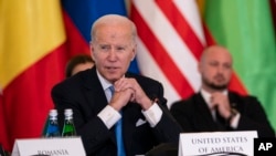 លោក​ប្រធានាធិបតី Joe Biden ថ្លែង​ក្នុង​អំឡុង​ពេល​ជួប​ជាមួយ​មេដឹកនាំ​នៃ​ក្រុម​ប្រទេស Bucharest Nine កាលពី​ថ្ងៃពុធ ទី២២ ខែកុម្ភៈ ឆ្នាំ២០២៣ នៅក្នុង​ទីក្រុង​វ៉ាសូវី​នៃ​ប្រទេស​ប៉ូឡូញ។