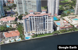 3D "Google Earth" ilustracija zgrade "Bella Vista Mid Rise North" u Aventuri, Florida, gdje je Perevalov ranije posjedovao stan.