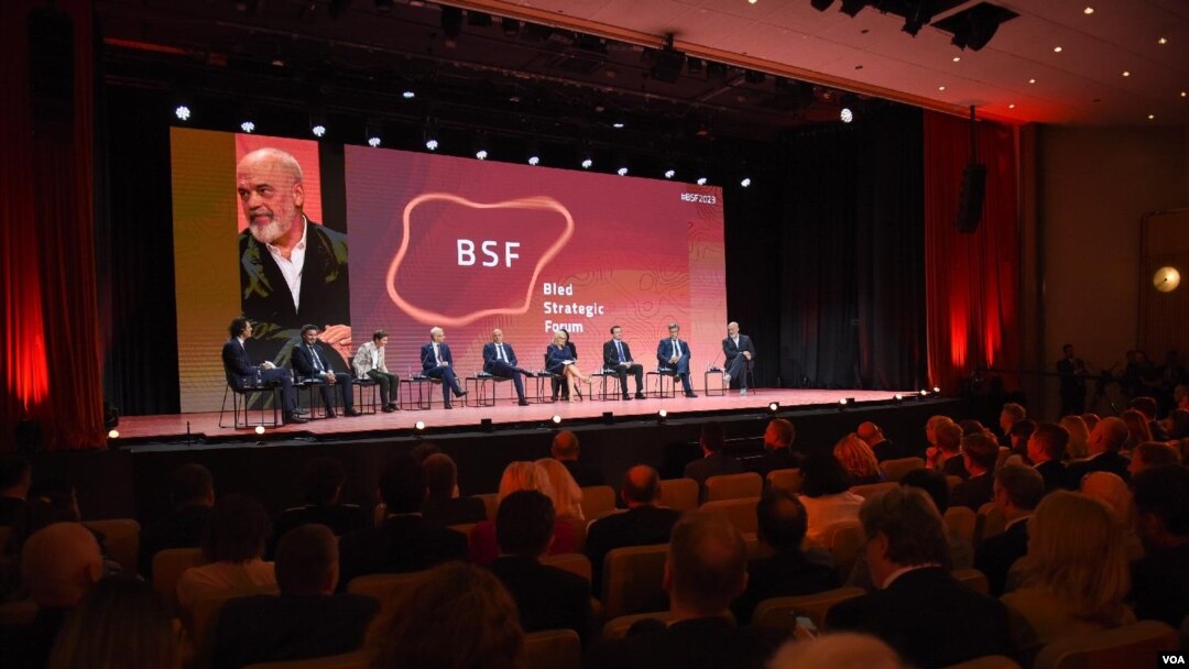 Uz ostale lidere iz regiona, na panelu okviru Foruma na Bledu učestvovali su i premijerka Srbije Ana Brnabić i premijer Kosova Aljbin Kurti (foto: FoNet)