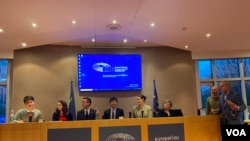 3月19日，跨黨派和國家的歐洲議員與人權組織代表在「23條」通過後於歐洲議會討論中國人權和中國對歐盟的滲透問題。（美國之音李伯安）